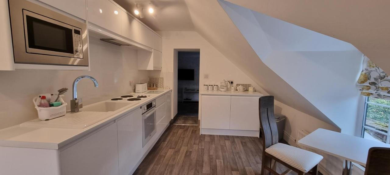 Modern And Spacious 2 Bedroom Apartment With Free Parking Llansantffraid Llansantffraid Glyn Ceiriog Екстериор снимка