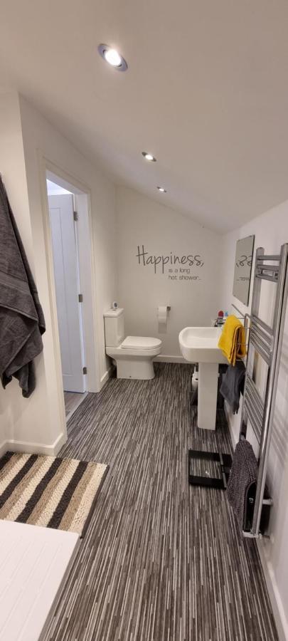 Modern And Spacious 2 Bedroom Apartment With Free Parking Llansantffraid Llansantffraid Glyn Ceiriog Екстериор снимка