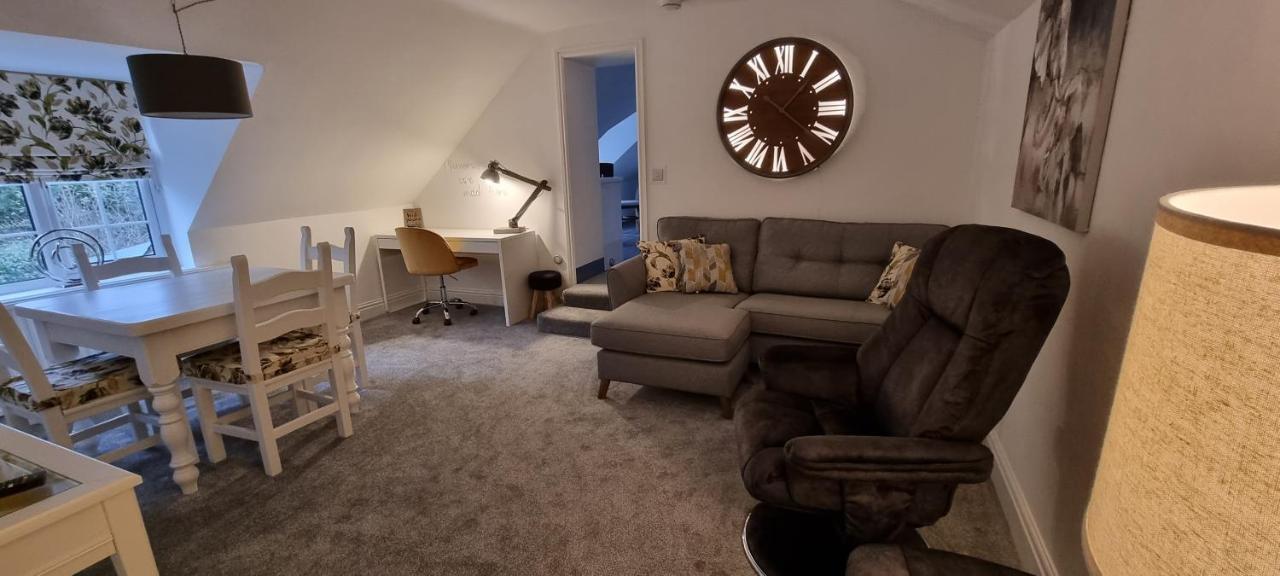 Modern And Spacious 2 Bedroom Apartment With Free Parking Llansantffraid Llansantffraid Glyn Ceiriog Екстериор снимка