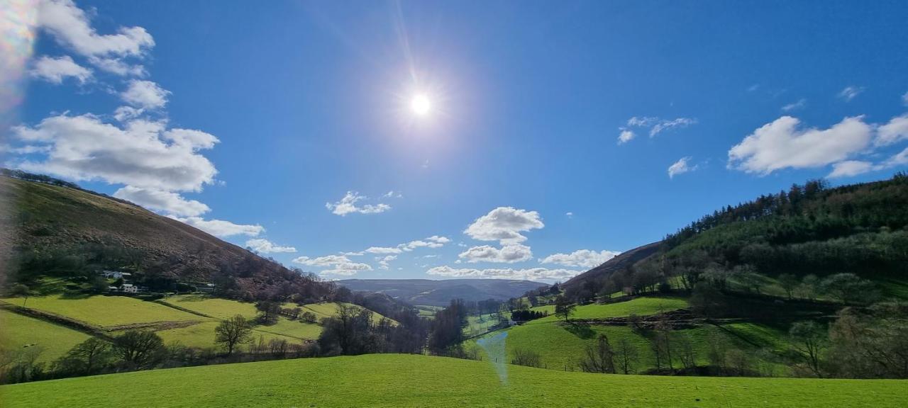 Modern And Spacious 2 Bedroom Apartment With Free Parking Llansantffraid Llansantffraid Glyn Ceiriog Екстериор снимка