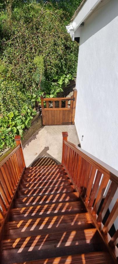 Modern And Spacious 2 Bedroom Apartment With Free Parking Llansantffraid Llansantffraid Glyn Ceiriog Екстериор снимка