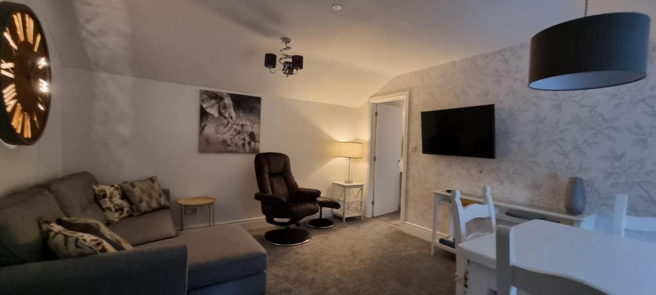 Modern And Spacious 2 Bedroom Apartment With Free Parking Llansantffraid Llansantffraid Glyn Ceiriog Екстериор снимка